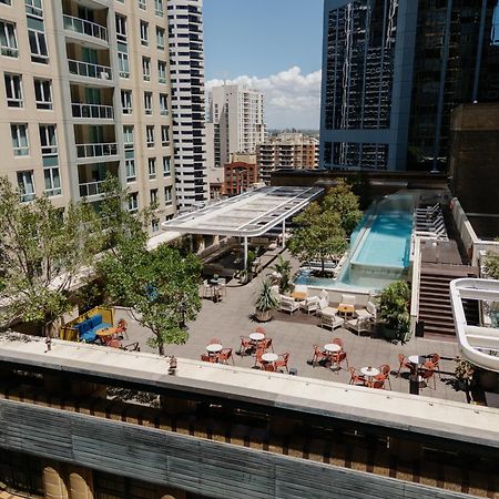 Отель Kimpton Margot Sydney By Ihg Экстерьер фото The rooftop pool at the Ritz-Carlton