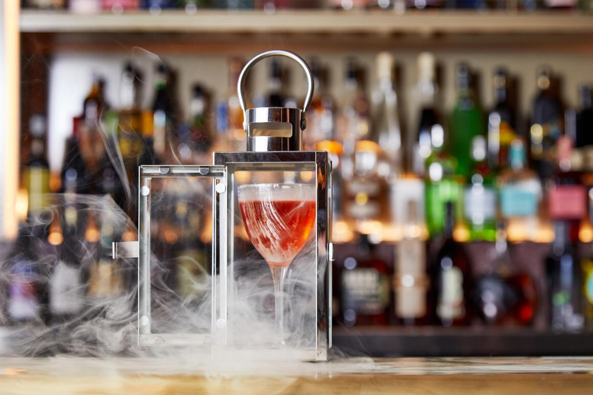 Отель Kimpton Margot Sydney By Ihg Экстерьер фото A dry ice cocktail