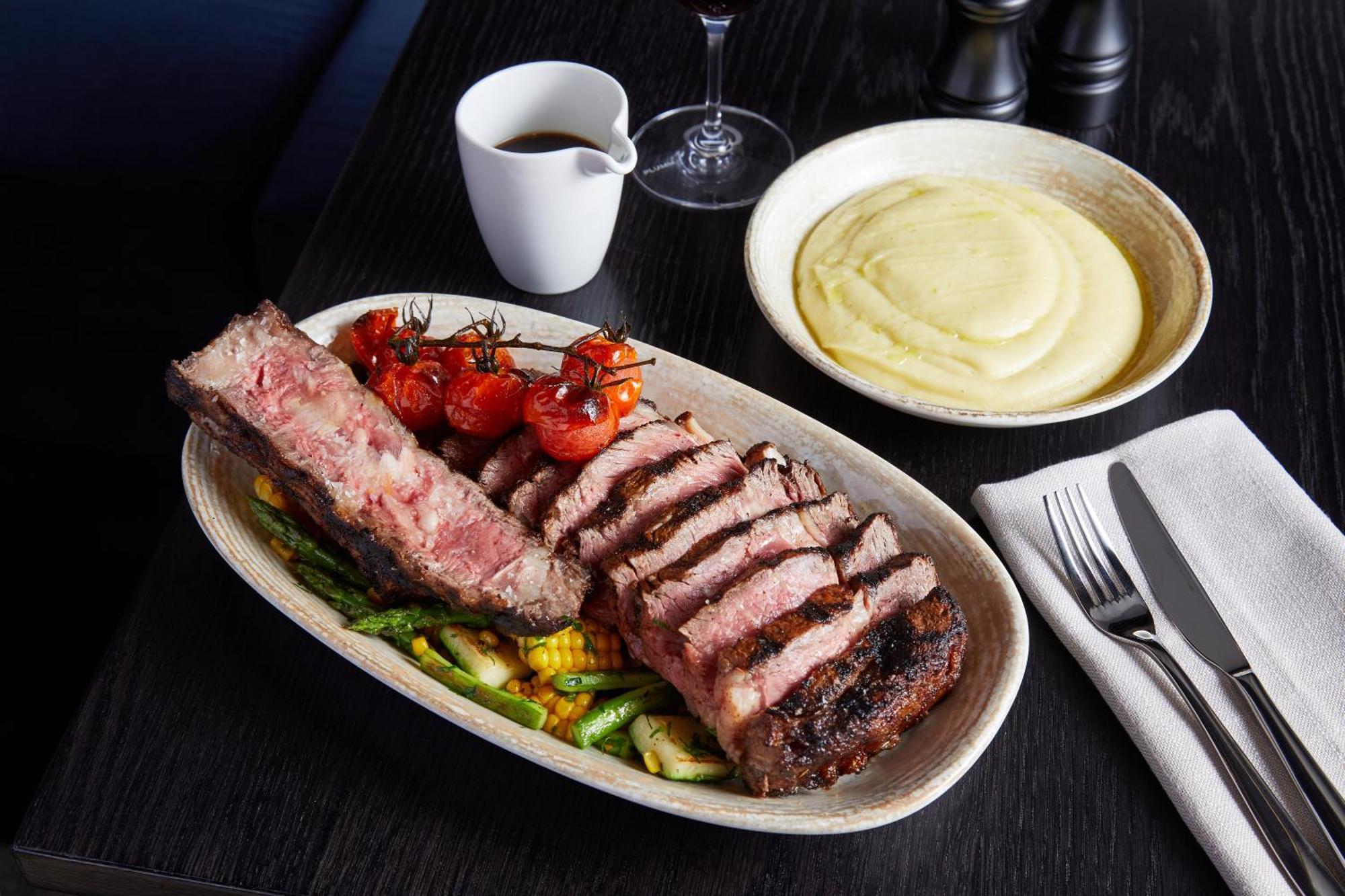 Отель Kimpton Margot Sydney By Ihg Экстерьер фото A steak and mashed potato meal