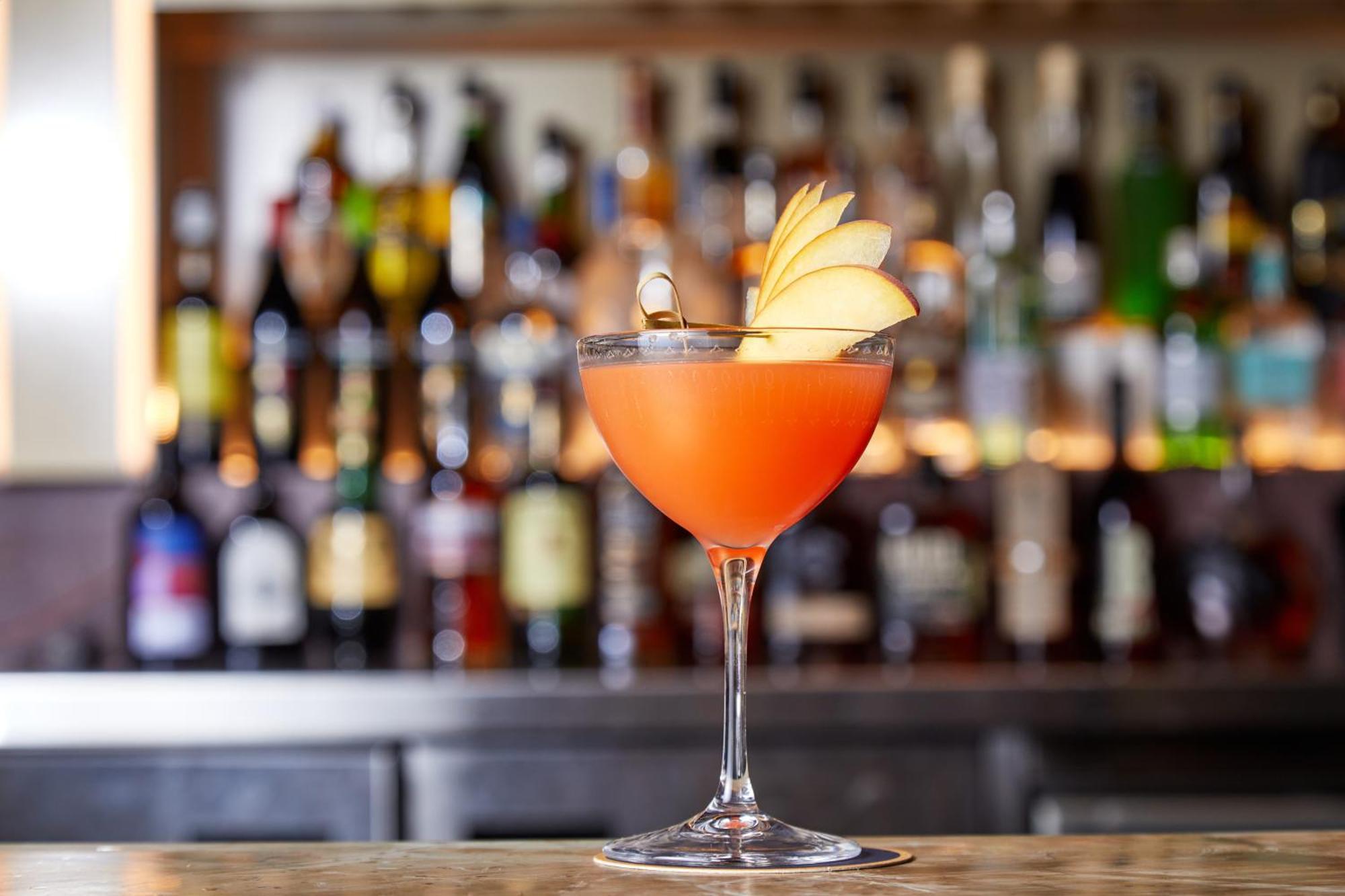 Отель Kimpton Margot Sydney By Ihg Экстерьер фото Bellini cocktail