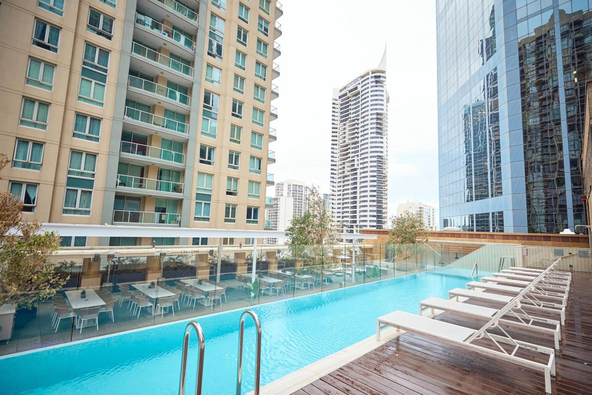 Отель Kimpton Margot Sydney By Ihg Экстерьер фото The pool at the rooftop of the hotel