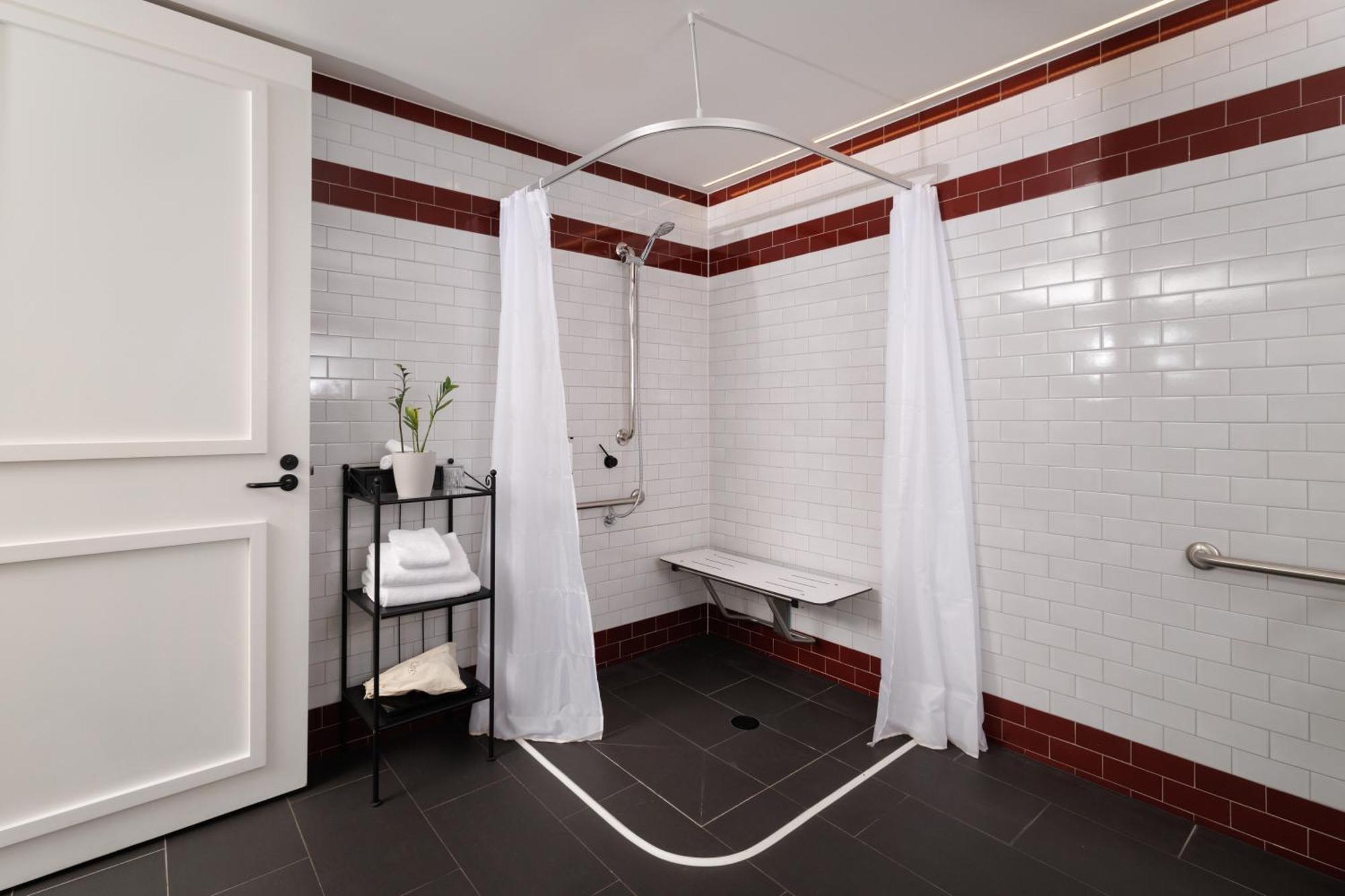 Отель Kimpton Margot Sydney By Ihg Экстерьер фото A shower curtain